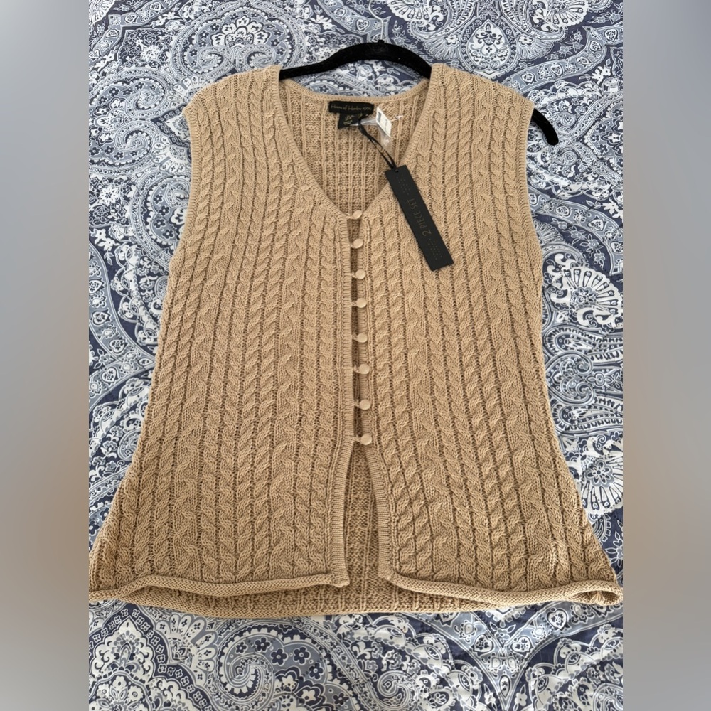 NWT House of Harlow sweater in size M